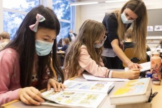 Les enfants savent reconnaître les émotions sous le masque, démontre une étude du CHUV (archives).